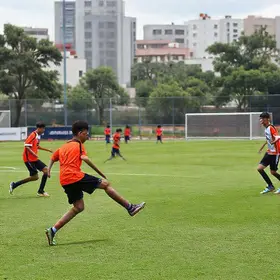 melhores escolas de futebol em SP 2025